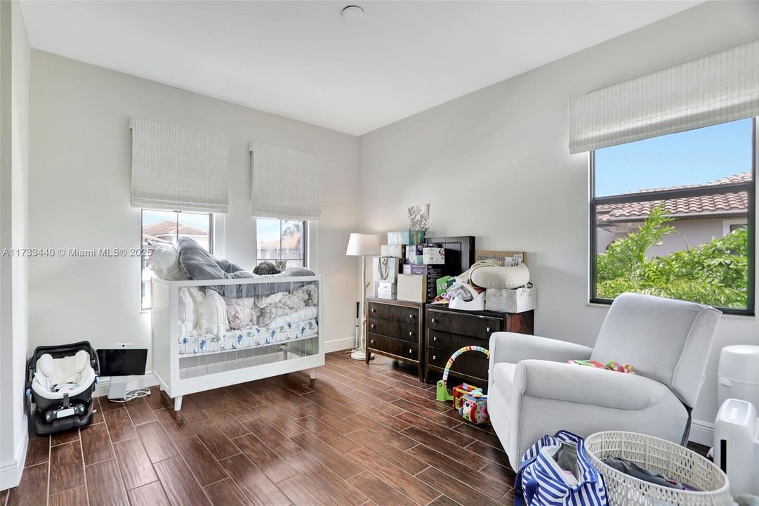 最近售出: $2,999,000 (5 贝兹, 5 浴室, 4583 平方英尺)