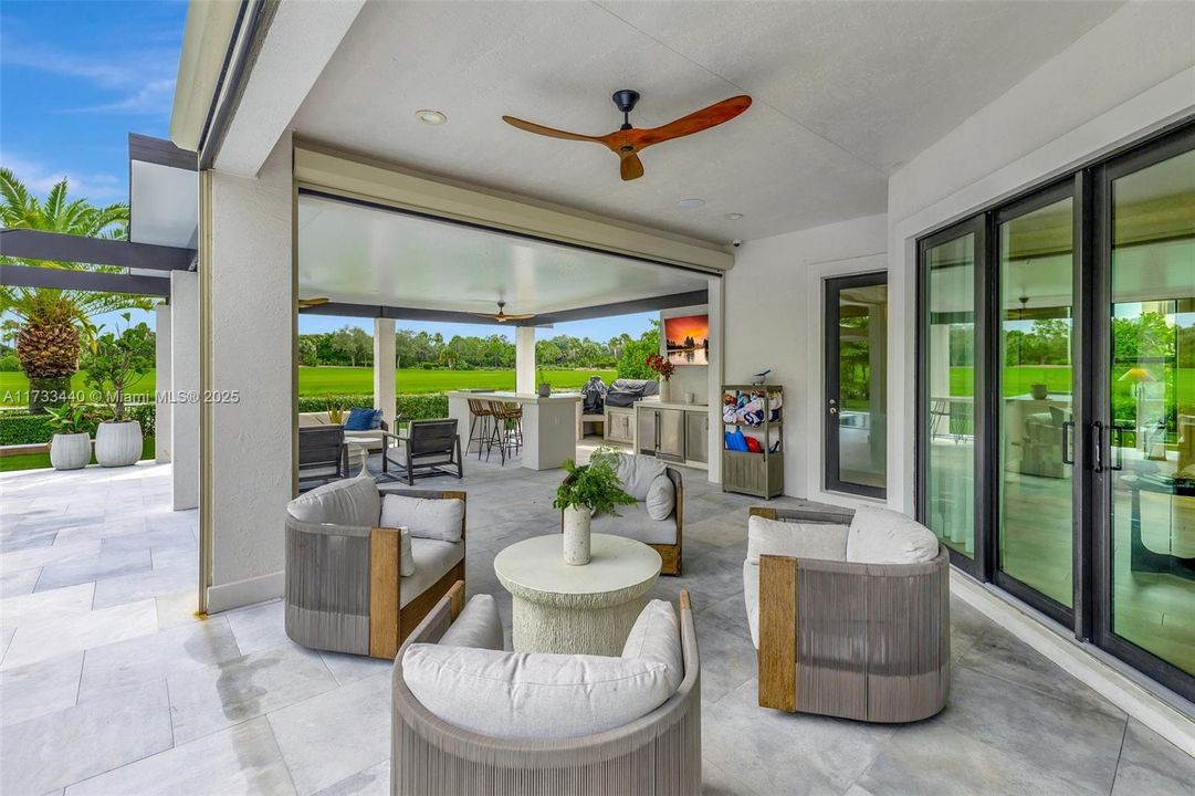 最近售出: $2,999,000 (5 贝兹, 5 浴室, 4583 平方英尺)