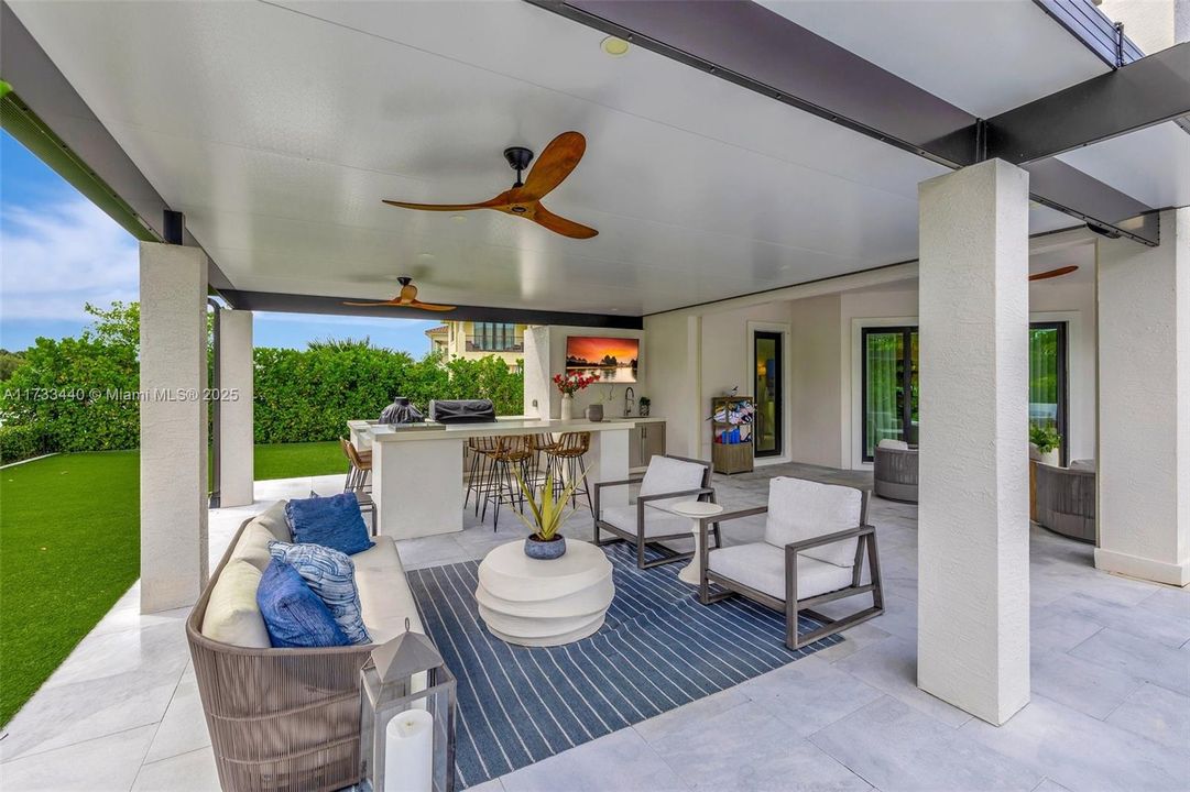 最近售出: $2,999,000 (5 贝兹, 5 浴室, 4583 平方英尺)