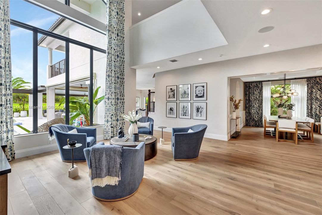 最近售出: $2,999,000 (5 贝兹, 5 浴室, 4583 平方英尺)