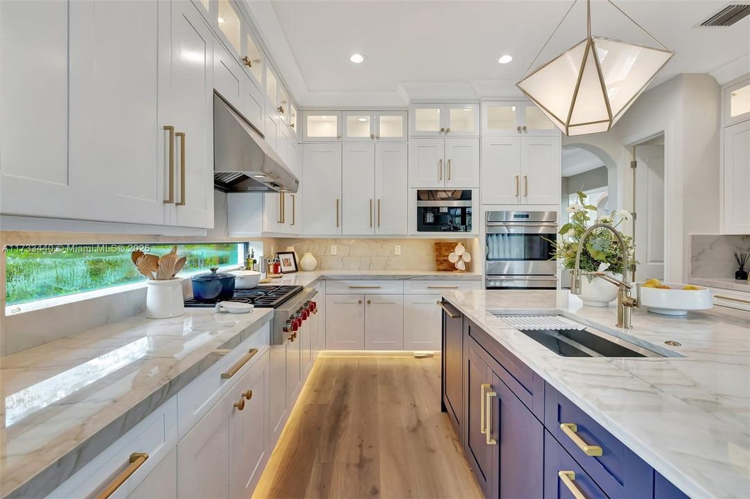 最近售出: $2,999,000 (5 贝兹, 5 浴室, 4583 平方英尺)