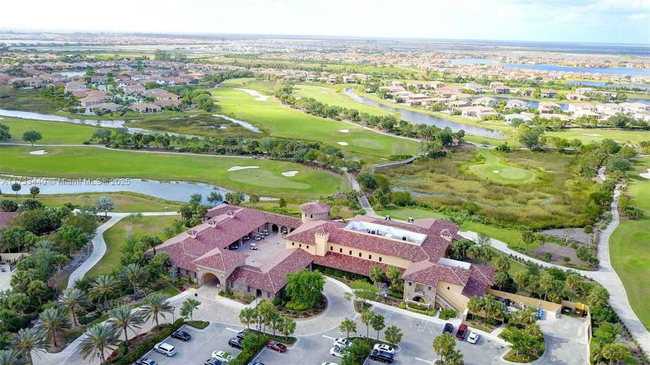 最近售出: $2,999,000 (5 贝兹, 5 浴室, 4583 平方英尺)