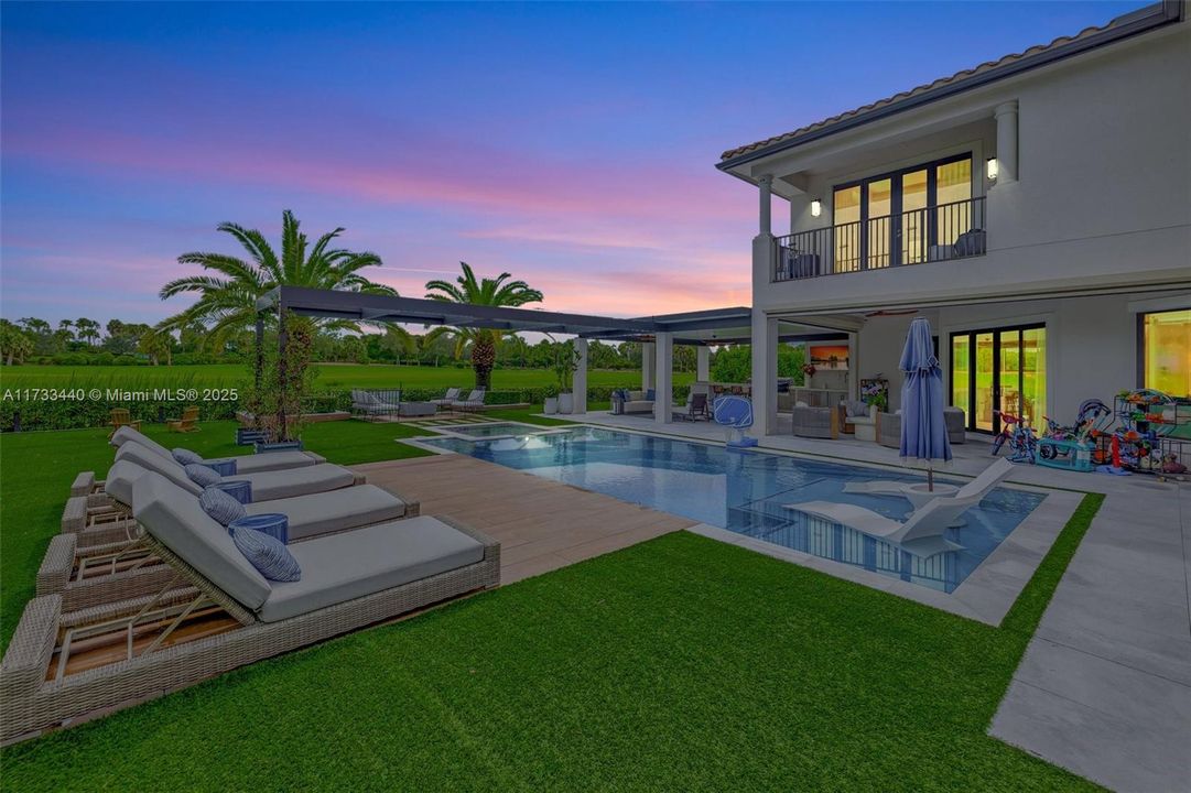 最近售出: $2,999,000 (5 贝兹, 5 浴室, 4583 平方英尺)