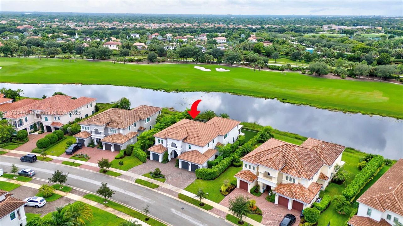 最近售出: $2,999,000 (5 贝兹, 5 浴室, 4583 平方英尺)