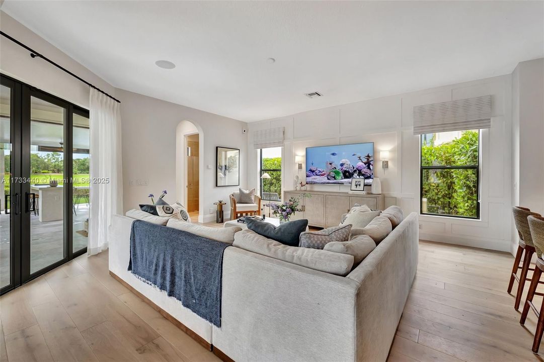 最近售出: $2,999,000 (5 贝兹, 5 浴室, 4583 平方英尺)