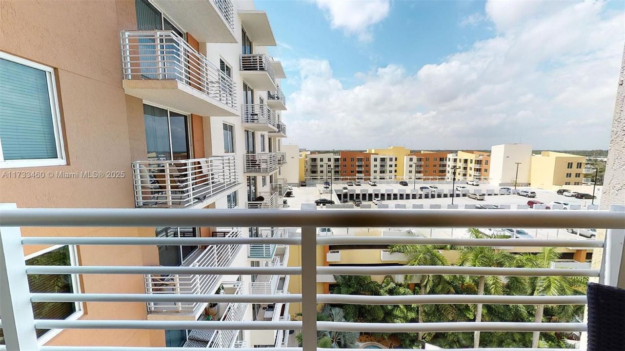 Recently Sold: $450,000 (2 beds, 2 baths, 1179 Square Feet)