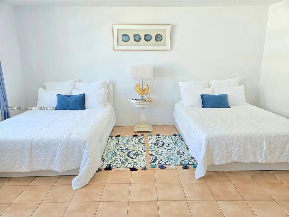 待售: $329,000 (0 贝兹, 1 浴室, 565 平方英尺)