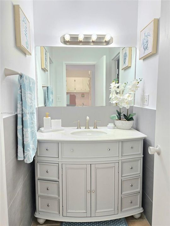 待售: $329,000 (0 贝兹, 1 浴室, 565 平方英尺)