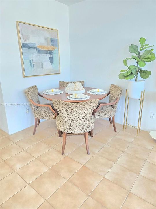 待售: $329,000 (0 贝兹, 1 浴室, 565 平方英尺)