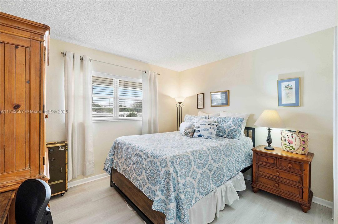 待售: $132,900 (2 贝兹, 2 浴室, 825 平方英尺)