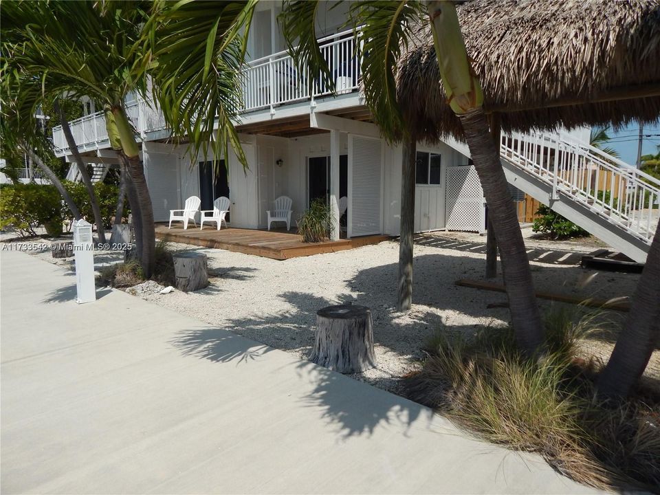 Recently Rented: $3,700 (1 beds, 1 baths, 904 Square Feet)