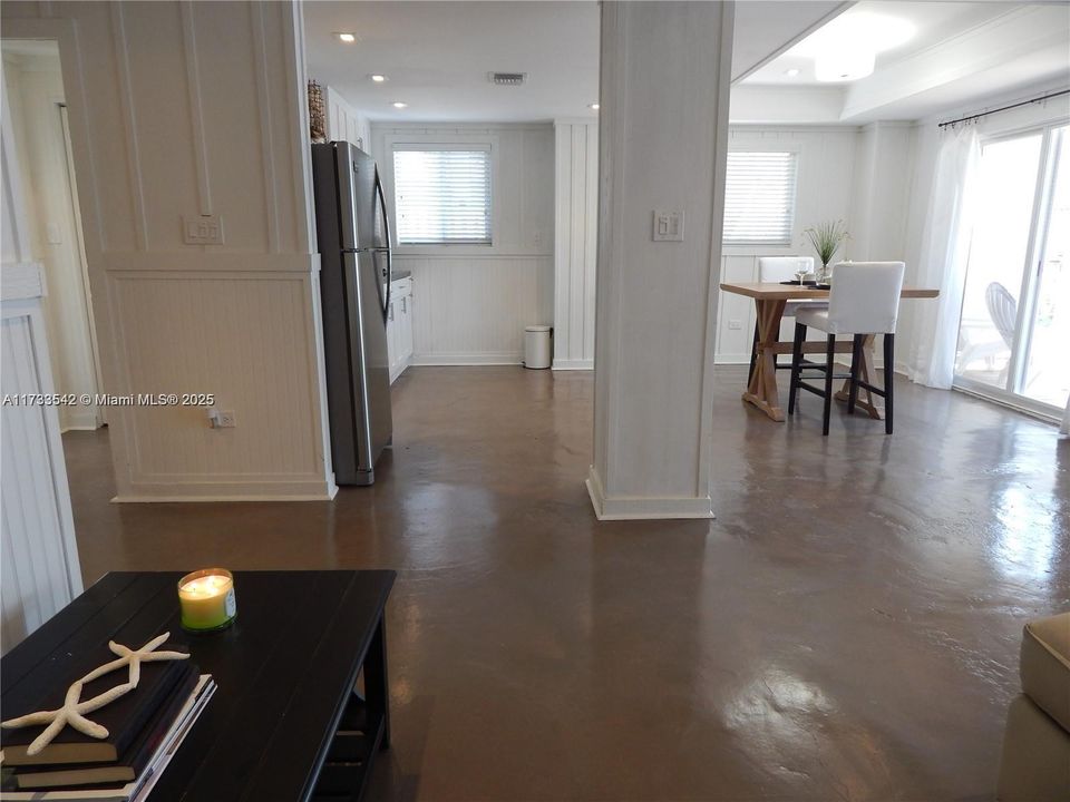 Recently Rented: $3,700 (1 beds, 1 baths, 904 Square Feet)