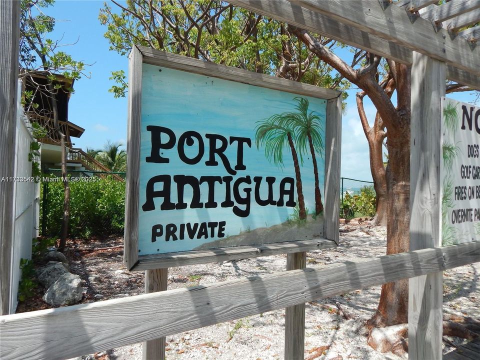 Recently Rented: $3,700 (1 beds, 1 baths, 904 Square Feet)