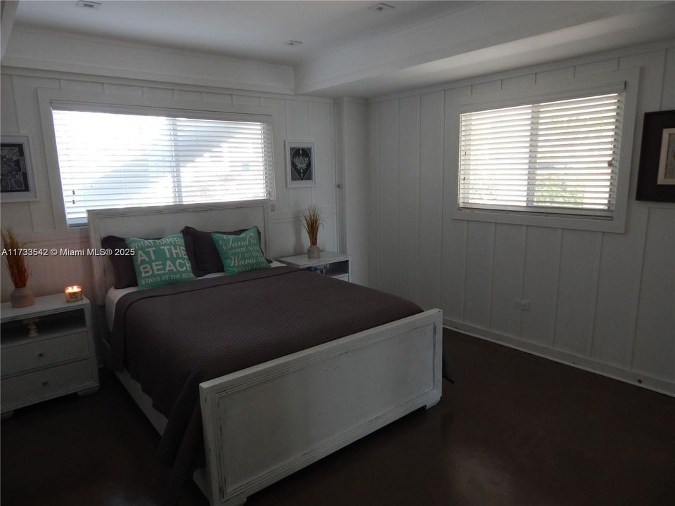 Recently Rented: $3,700 (1 beds, 1 baths, 904 Square Feet)