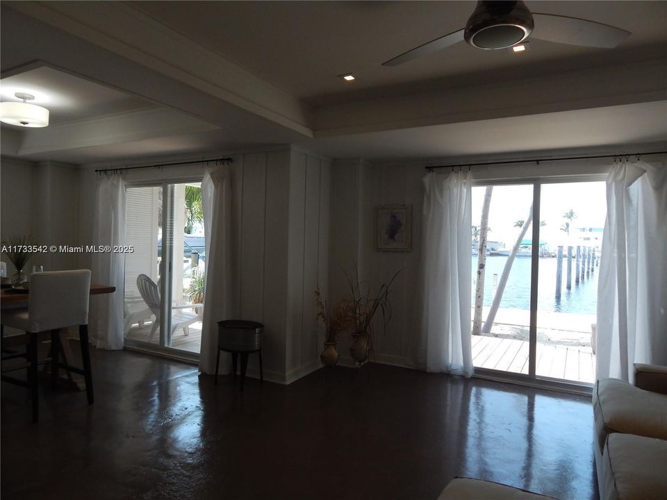 Recently Rented: $3,700 (1 beds, 1 baths, 904 Square Feet)