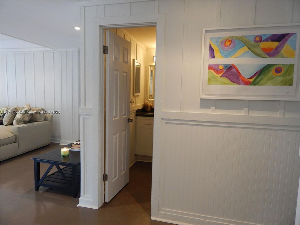 Recently Rented: $3,700 (1 beds, 1 baths, 904 Square Feet)