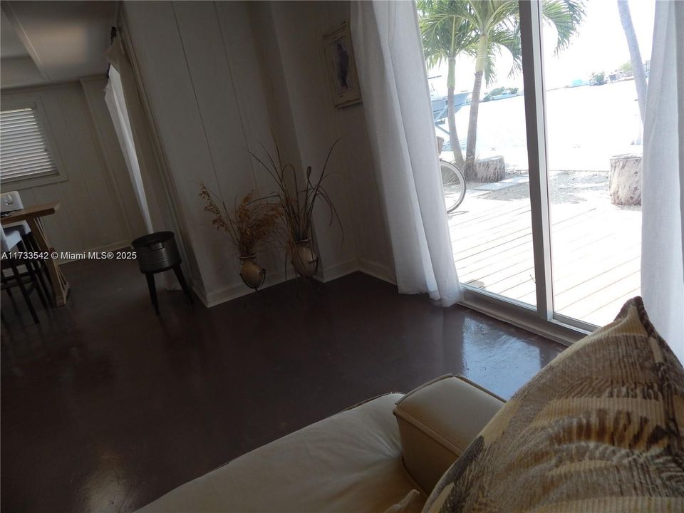 Recently Rented: $3,700 (1 beds, 1 baths, 904 Square Feet)