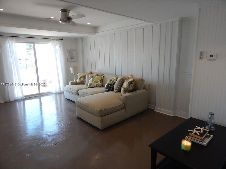 Recently Rented: $3,700 (1 beds, 1 baths, 904 Square Feet)