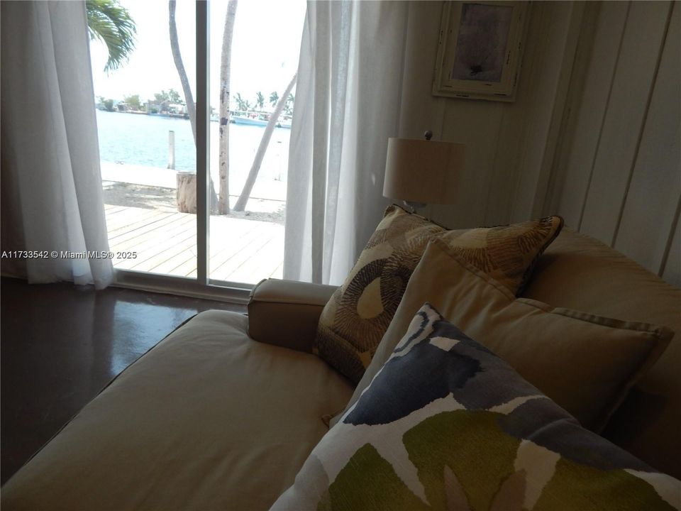 Recently Rented: $3,700 (1 beds, 1 baths, 904 Square Feet)