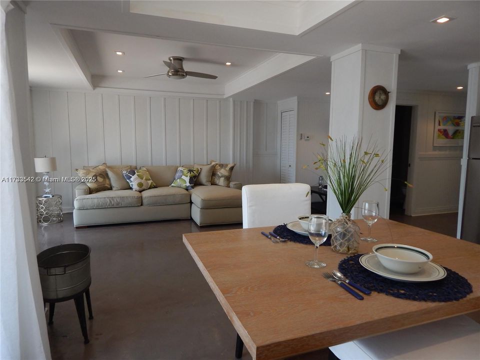 Recently Rented: $3,700 (1 beds, 1 baths, 904 Square Feet)