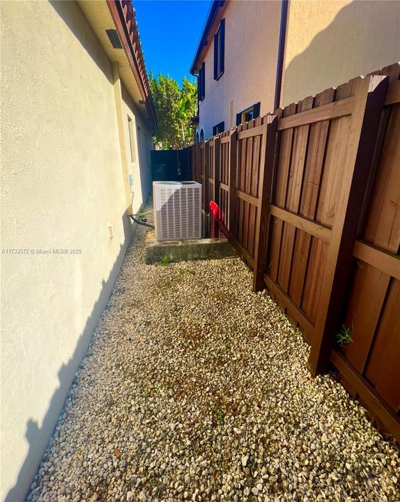 Recently Sold: $454,900 (4 beds, 2 baths, 1670 Square Feet)