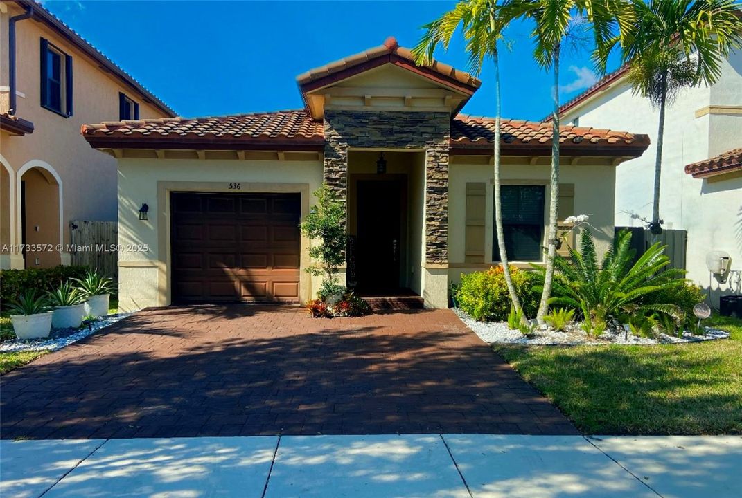 Recently Sold: $454,900 (4 beds, 2 baths, 1670 Square Feet)