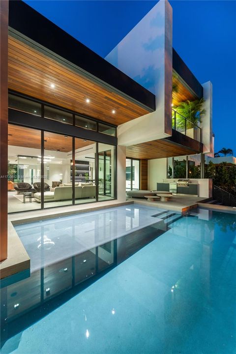 合同活跃: $5,995,000 (4 贝兹, 4 浴室, 0 平方英尺)