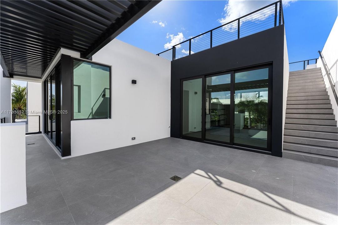 合同活跃: $5,995,000 (4 贝兹, 4 浴室, 0 平方英尺)