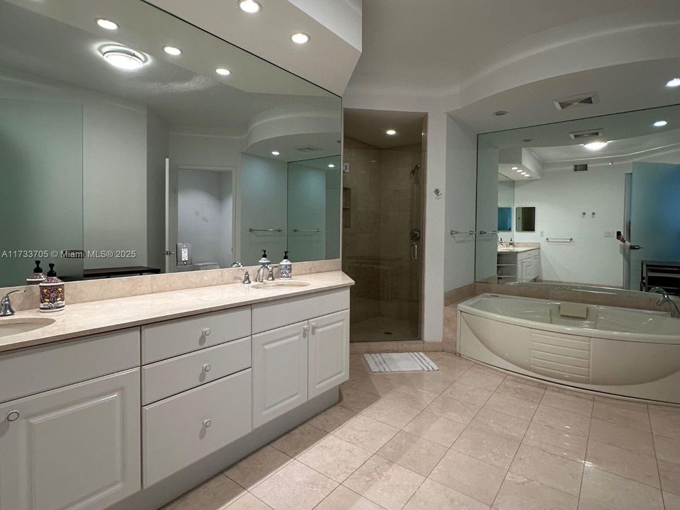 Недавно продано: $2,599,000 (3 спален, 3 ванн, 2470 Квадратных фут)