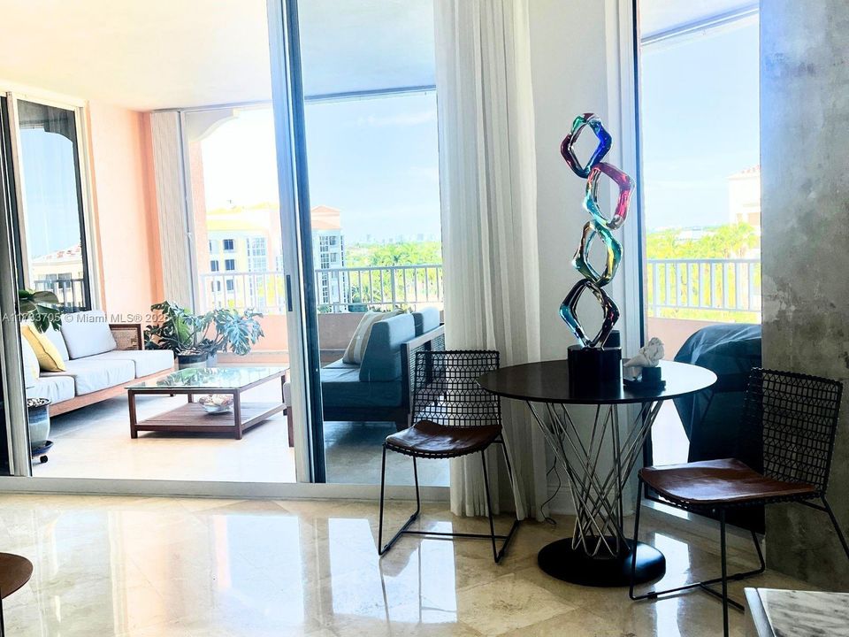 Недавно продано: $2,599,000 (3 спален, 3 ванн, 2470 Квадратных фут)