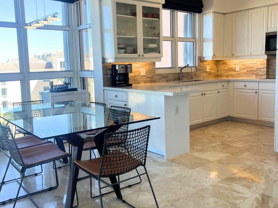 Недавно продано: $2,599,000 (3 спален, 3 ванн, 2470 Квадратных фут)