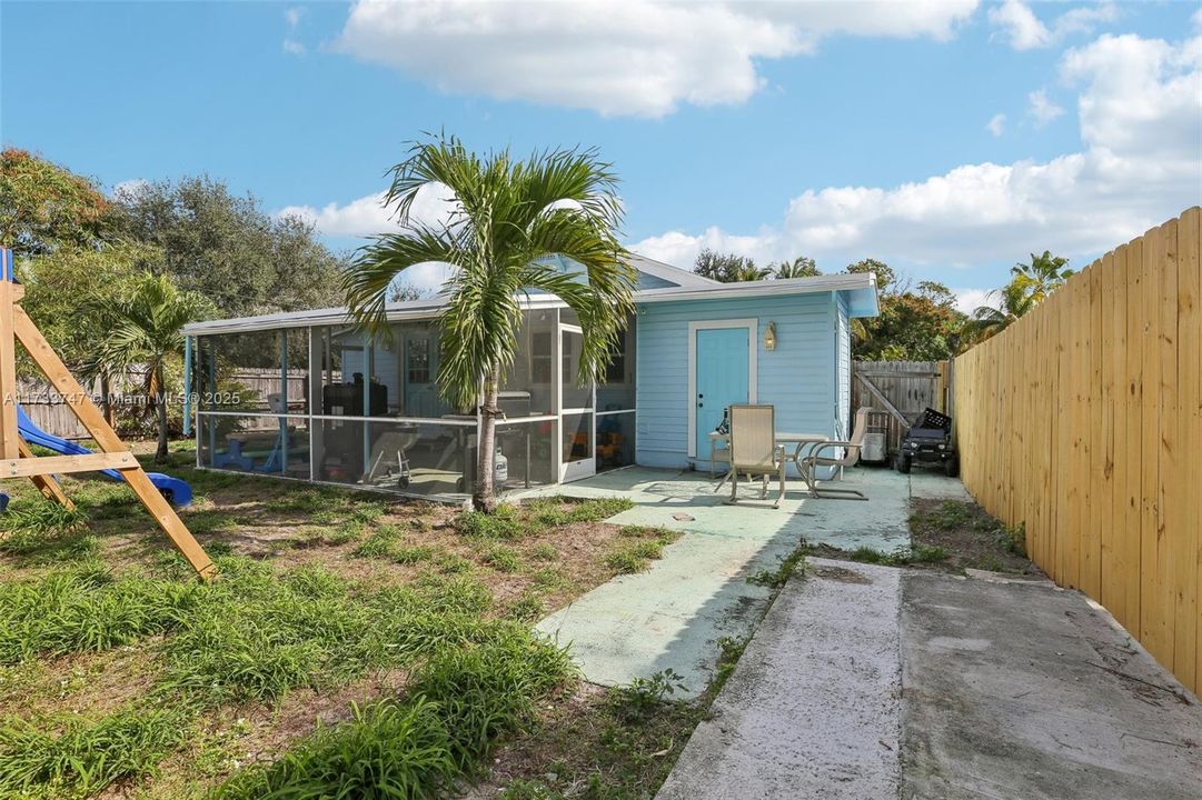 Недавно продано: $599,900 (3 спален, 3 ванн, 1952 Квадратных фут)