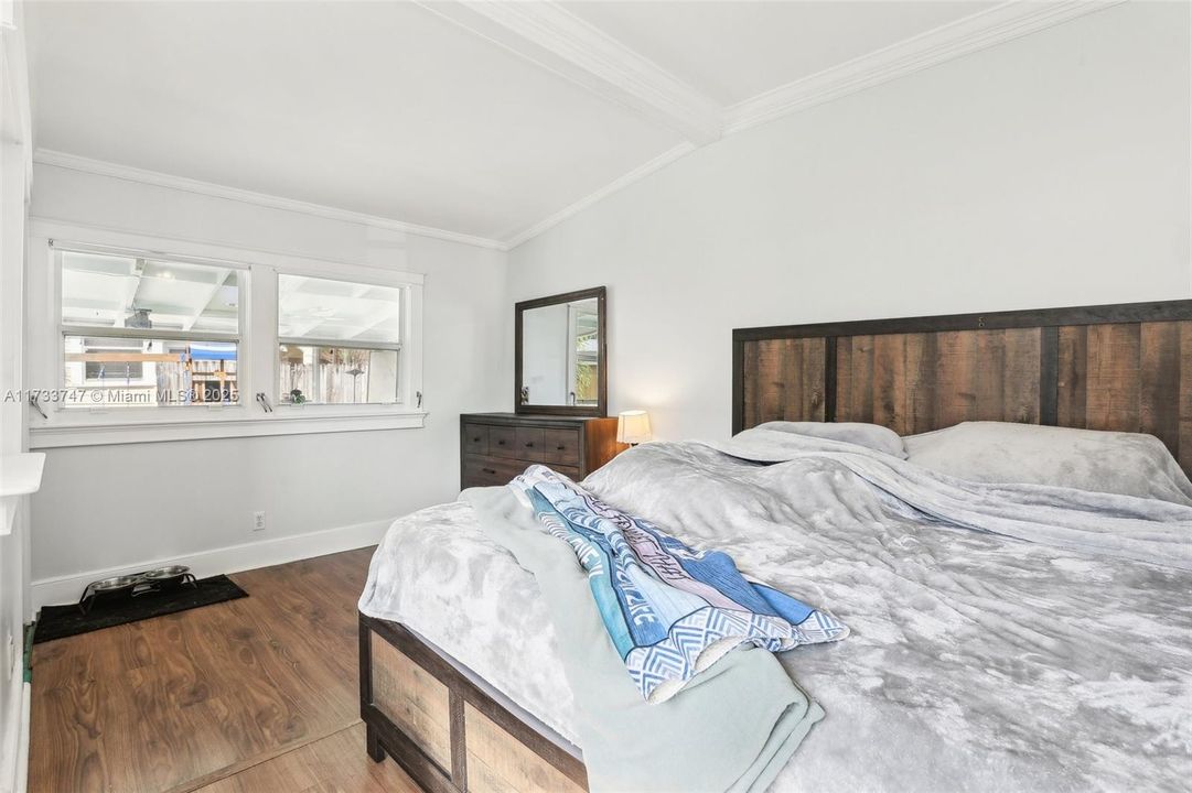 Недавно продано: $599,900 (3 спален, 3 ванн, 1952 Квадратных фут)
