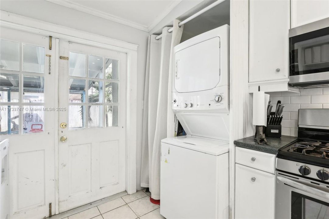 Недавно продано: $599,900 (3 спален, 3 ванн, 1952 Квадратных фут)