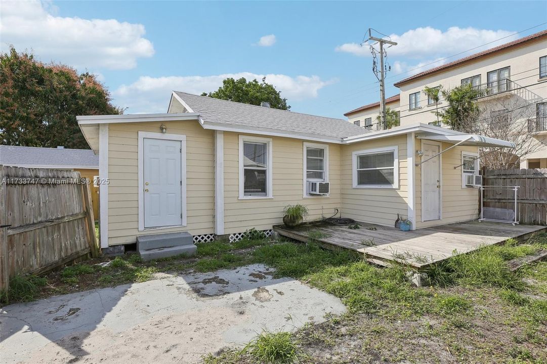 Недавно продано: $599,900 (3 спален, 3 ванн, 1952 Квадратных фут)