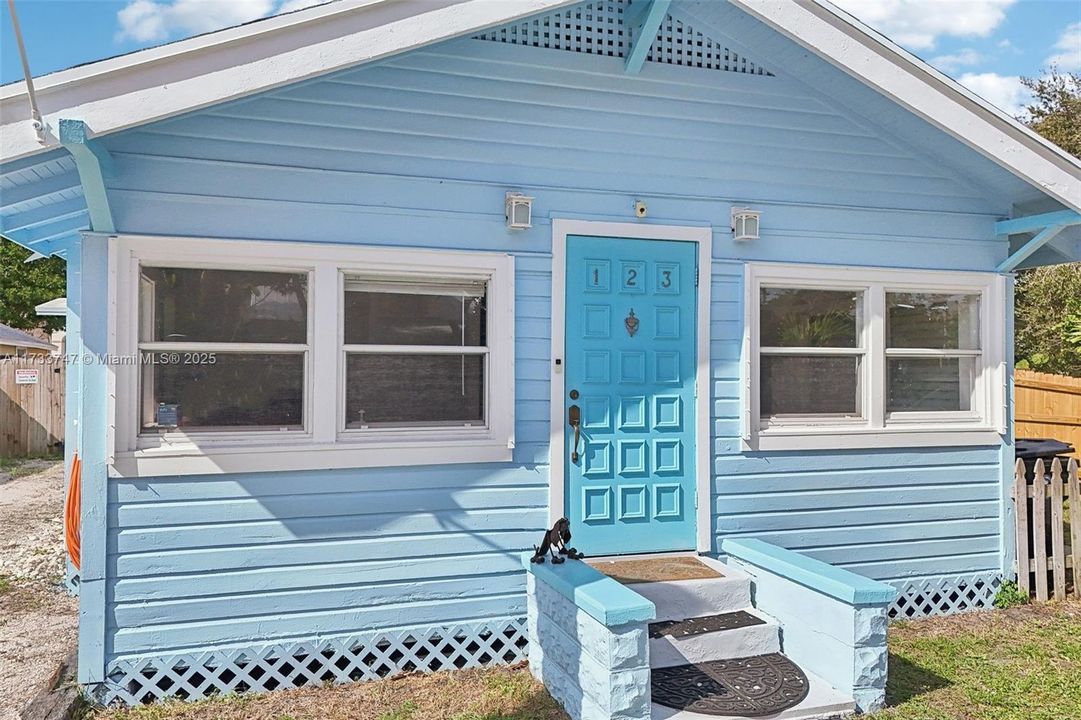 Недавно продано: $599,900 (3 спален, 3 ванн, 1952 Квадратных фут)