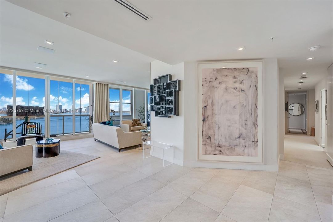 Recently Sold: $3,400,000 (2 beds, 2 baths, 2540 Square Feet)