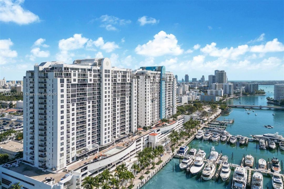 Recently Sold: $3,400,000 (2 beds, 2 baths, 2540 Square Feet)