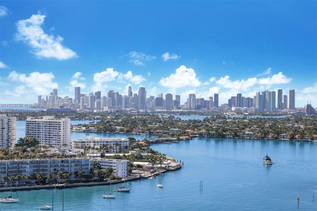 Recently Sold: $3,400,000 (2 beds, 2 baths, 2540 Square Feet)