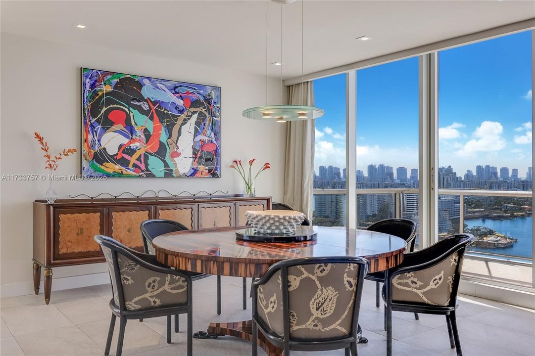 Recently Sold: $3,400,000 (2 beds, 2 baths, 2540 Square Feet)