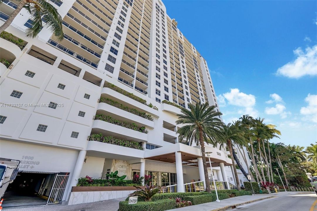 Steps to shops and restaurants