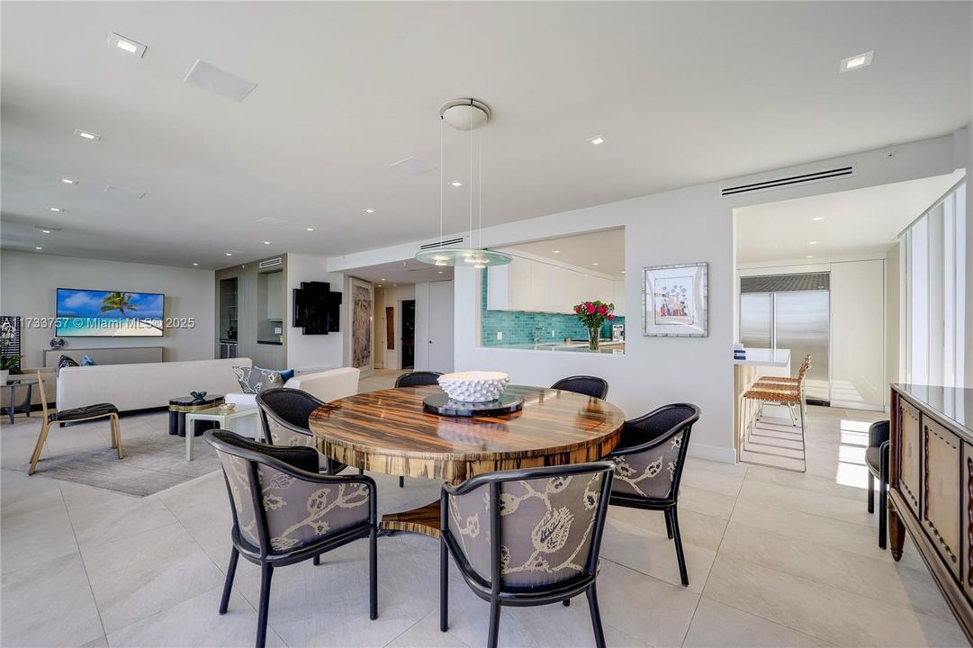 Recently Sold: $3,400,000 (2 beds, 2 baths, 2540 Square Feet)