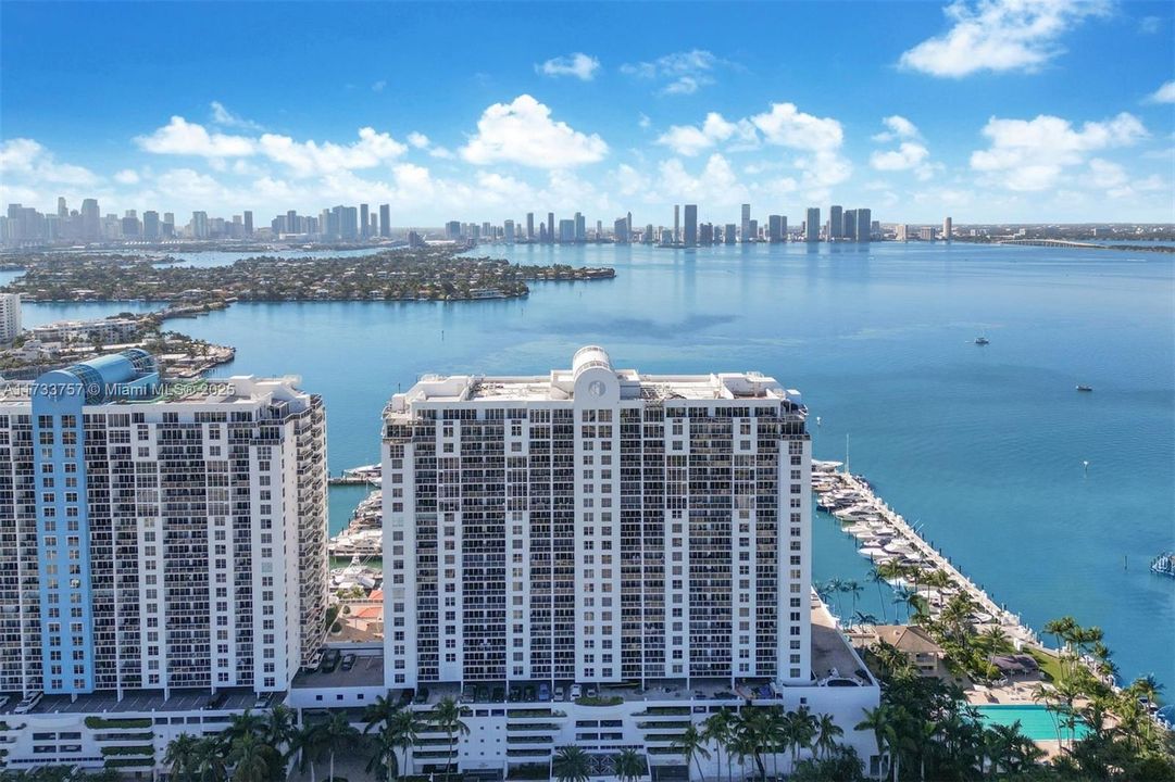 Recently Sold: $3,400,000 (2 beds, 2 baths, 2540 Square Feet)
