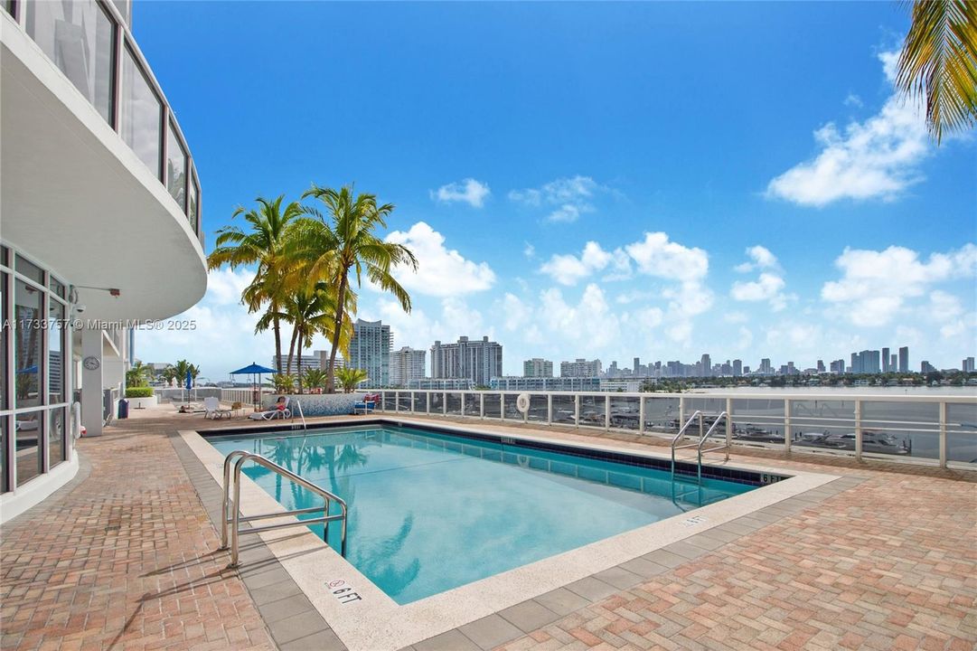 Recently Sold: $3,400,000 (2 beds, 2 baths, 2540 Square Feet)