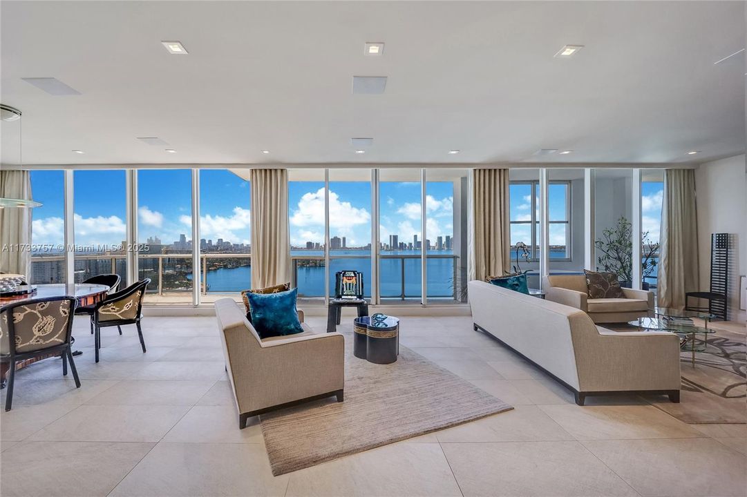 Recently Sold: $3,400,000 (2 beds, 2 baths, 2540 Square Feet)
