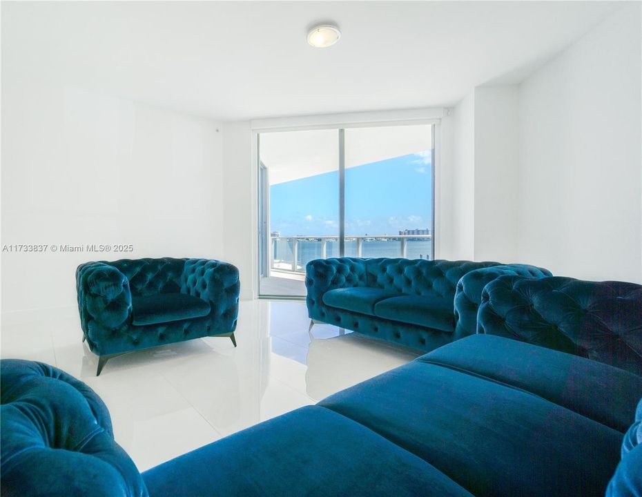For Sale: $1,150,000 (2 beds, 2 baths, 1667 Square Feet)