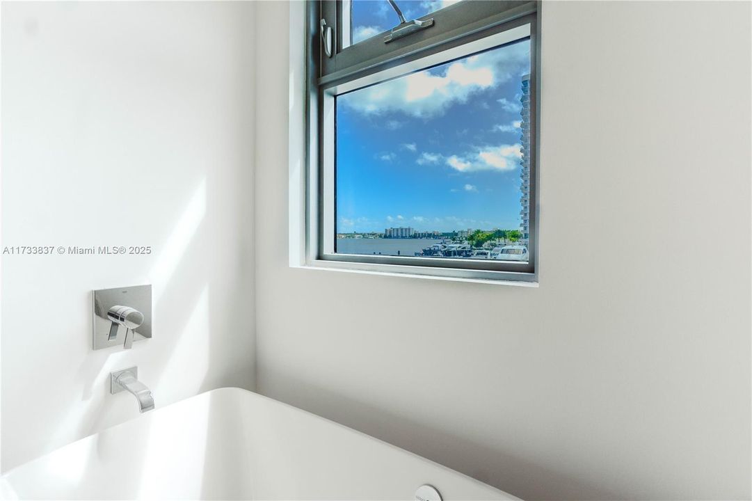 For Sale: $1,150,000 (2 beds, 2 baths, 1667 Square Feet)