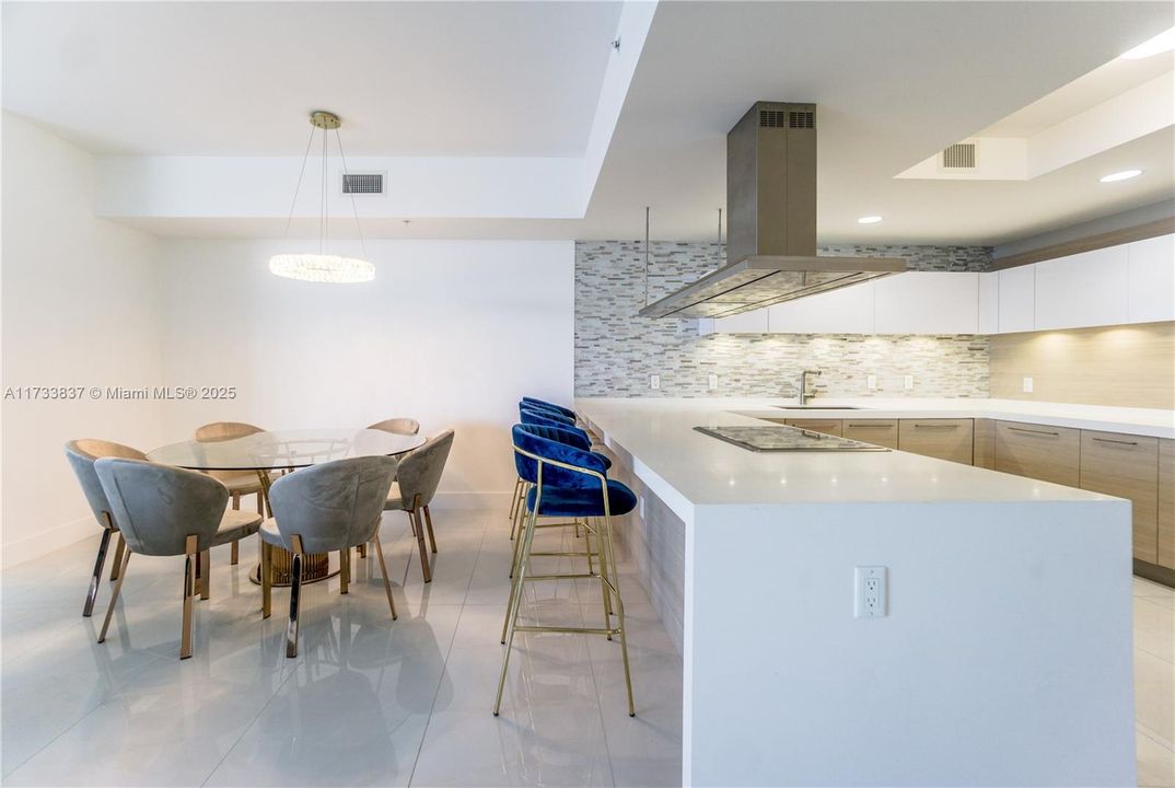 For Sale: $1,150,000 (2 beds, 2 baths, 1667 Square Feet)