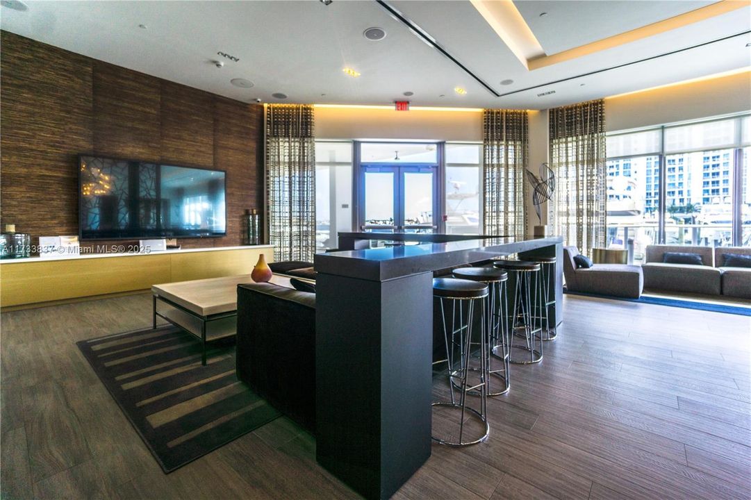 For Sale: $1,150,000 (2 beds, 2 baths, 1667 Square Feet)