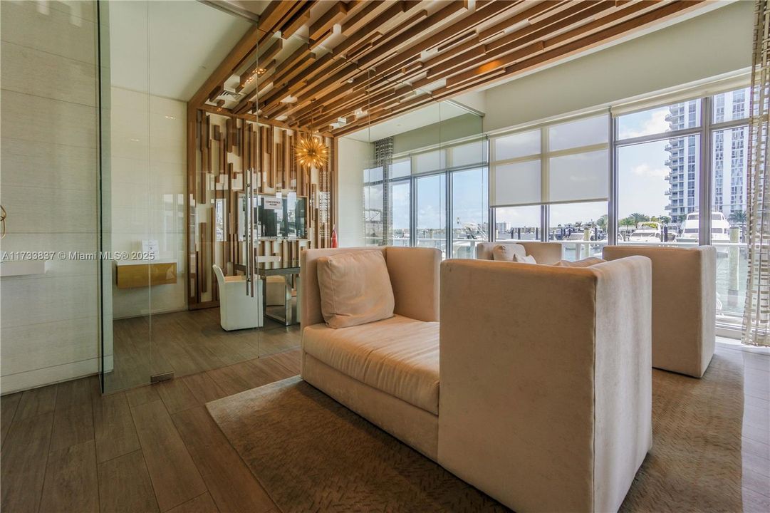 For Sale: $1,150,000 (2 beds, 2 baths, 1667 Square Feet)